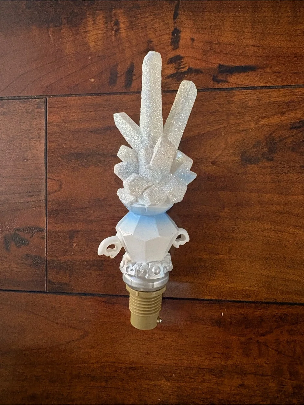Crystal-Inspired White & Gold Decorative Finial